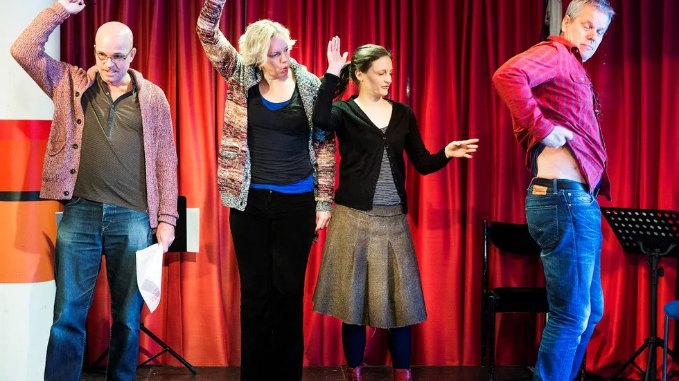 NORRBOTTENSBERÄTTELSER. ”Avgörande 	ögonblicks” skådespelarensamble Anders Öhrström, Karin Paulin, Maja Runeberg och Mats Pontén.