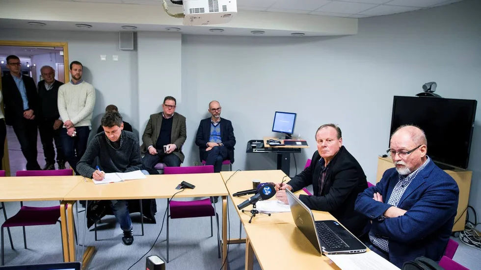 Utbrytarna. NSD 25/11; Bengt Niska och Bengt Westman lämnar den socialdemokratiska landstingsgruppen i protest mot Kent Ögrens ledarskap.