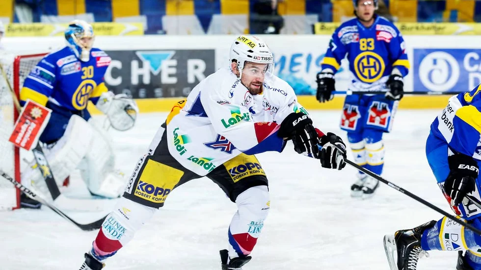 Backcheck. Niklas Olausson gick från superoffensiv till tvåvägscenter under åren i Luleå.
