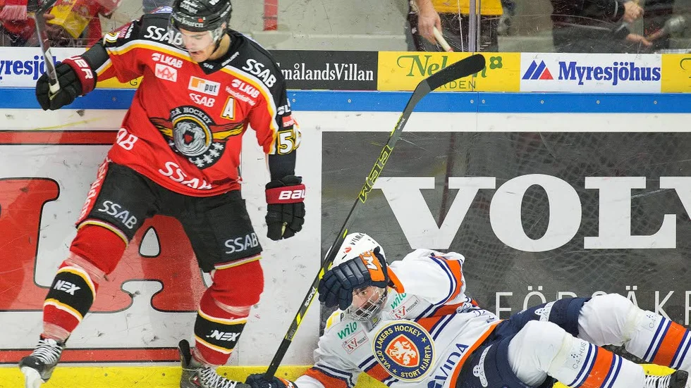 STEGET FÖRE. Karl Fabricius och Luleå fick Växjö på fall.