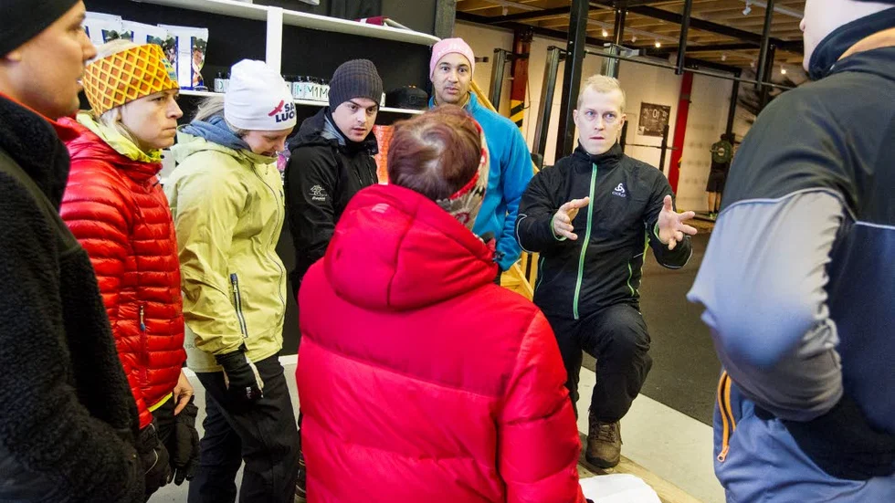 Frivilliga. Daniel Moutka organiserar alla frivilliga snöskottare till olika adresser.