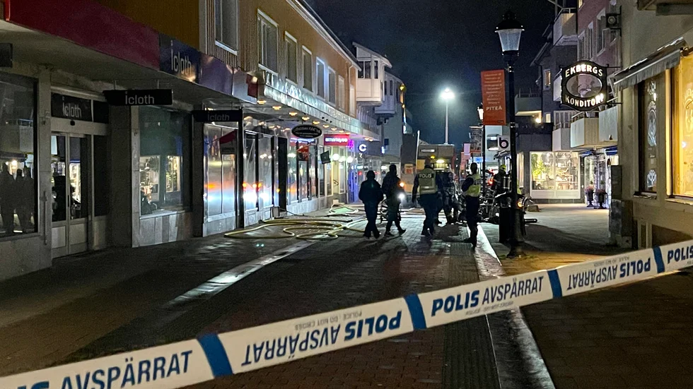För ett år sedan utbröt en omfattande brand på Storgatan i Piteå. Jowahuset eldhärjades svårt och fortfarande pågår renoveringsarbeten. (Arkivbild)