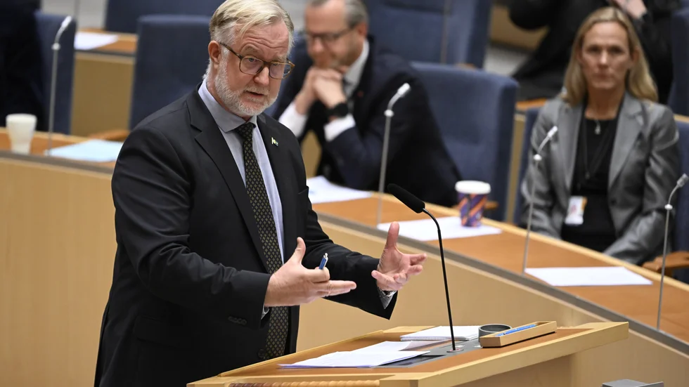 Många vill säkerligen kasta ut Johan Pehrson ur regeringen, men ingen vågar på grund av rasrisken. (Arkivbild)