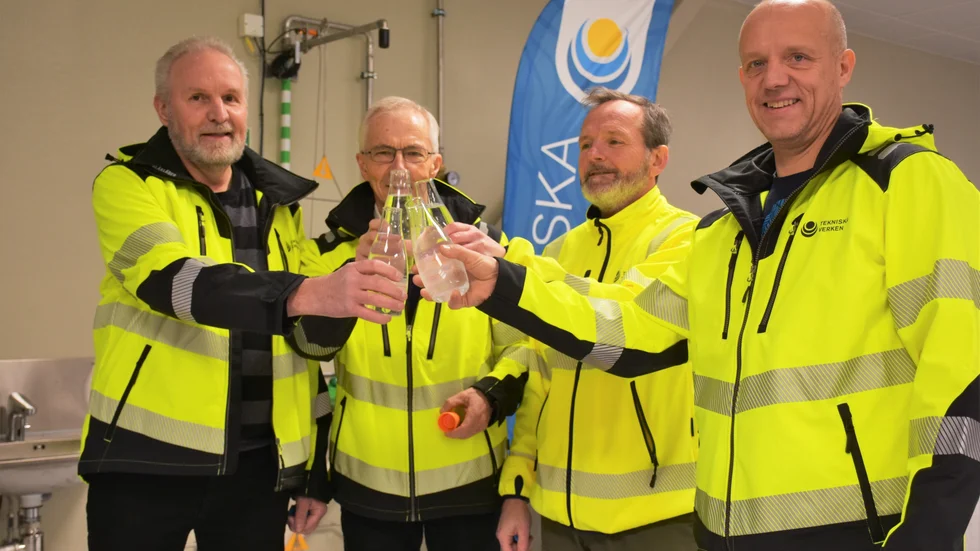 En vattenskål för det nya vattenverket i Kiruna. Fr v Michael Nilsson, avdelningschef Tekniska verken, Thore Johansson, ordf Tekniska verken, Bengt-Göran Rova, enhetschef Tekniska verken och Jan Fjordell, vd Tekniska verken. 