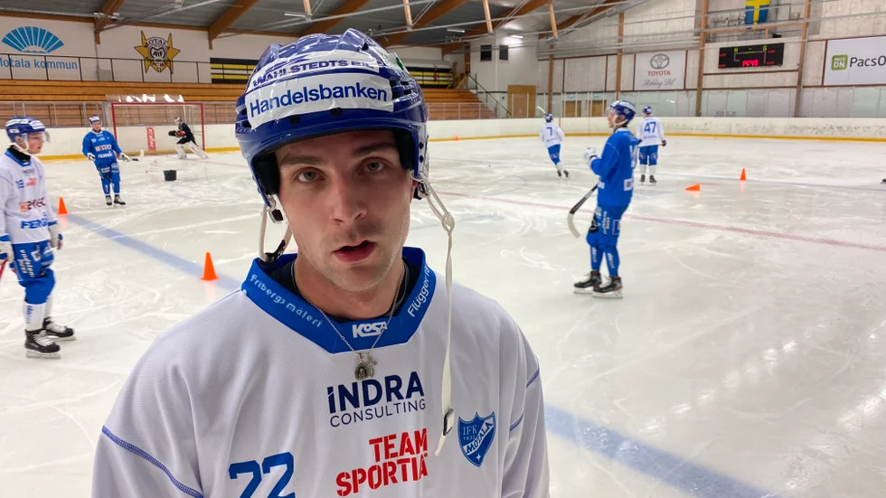 Issakki Kaivola inledde med att göra mål för IFK Motalas bandylag på måndagskvällen. Detta i B-lagets genrep inför ettan som slutade 5-5 mot Derby/Linköping.