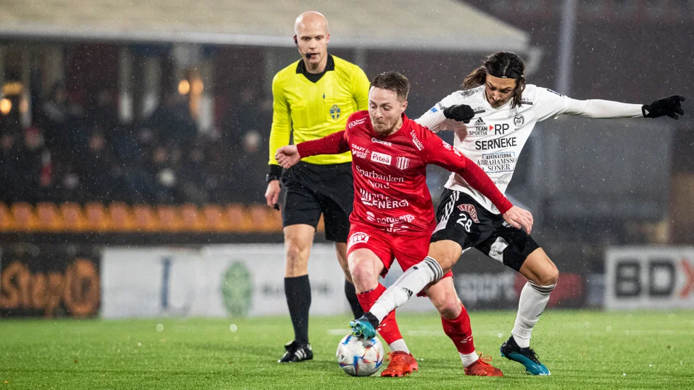 Piteå IF:s Fredrik Johansson har blickat mot andra klubbar efter flertalet starka säsonger i division I, men har under veckan varit tillbaka i träning med klubben.
