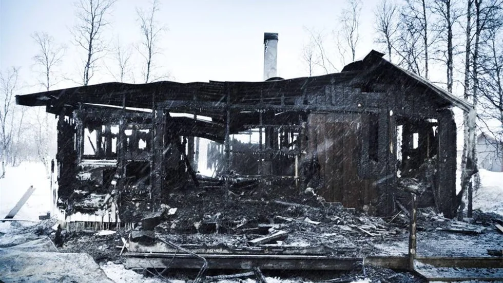Huset brann ner till grunden, ingenting kunde göras för att stoppa branden.