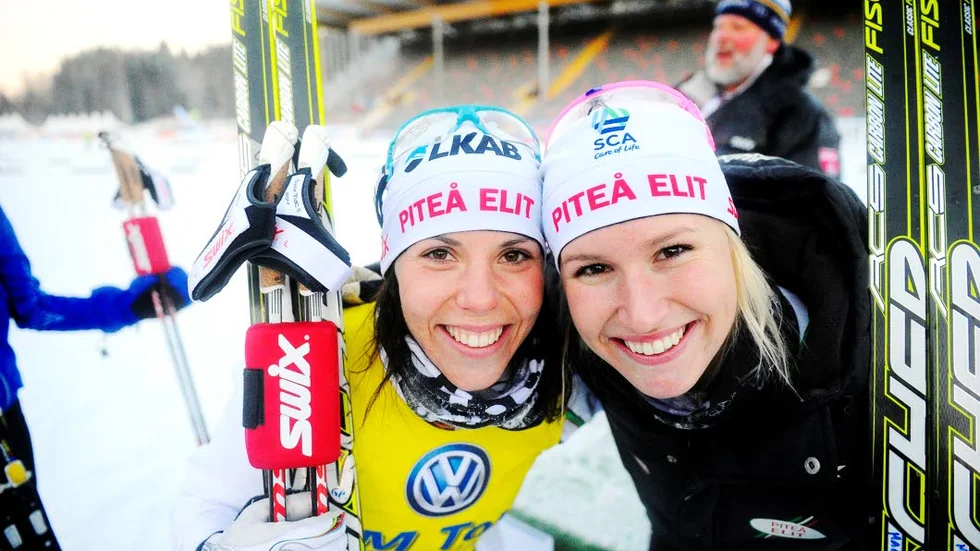 Magdalena Pajala, till höger, med klubbkompisen Charlotte Kalla.