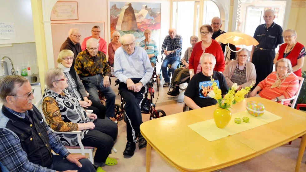 KRÄVER SVAR. Boende på Floragatan 21 mår dåligt av inomhusmiljön.