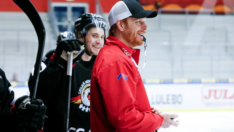 Nygammalt. Efter det senaste derbyt i Skellefteå har Jonas Rönnqvist fått Luleås defensiv i gammalt gott slag. ”Det där var ju väldigt bra siffror”, säger Johan Fransson när han får höra lagets statistik.