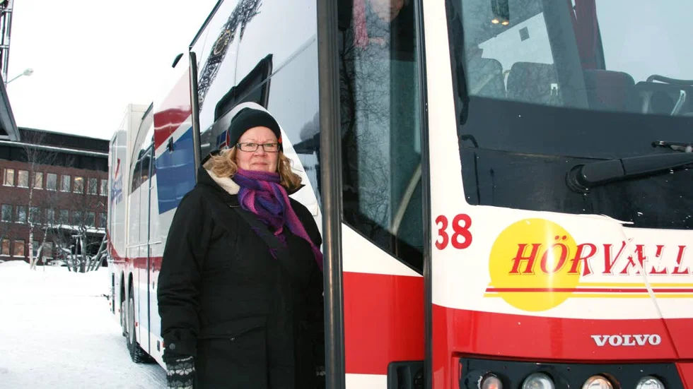 Läraren AnnaKarin Johansson pendlar mellan Vittangi och Kiruna.