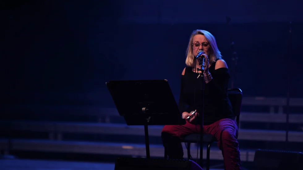 Louise Hoffsten är aktuell med ny låt och video. 