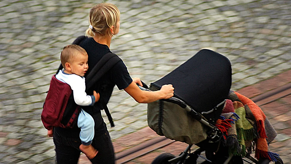 "I Kalmar län var det 4 592 hushåll som fick bostadsbidrag under 2022. Av dessa var 3 768 barnfamiljer, varav 2 102 var ensamstående mammor. Dessa drabbas ofta hårdast av prisökningarna. Ingen annan grupp finns, där andelen med svag ekonomi är större. Det är alltså just dessa, som allra bästa behöver det, som i störst utsträckning kommer att få del av det höjda bostadsbidraget", skriver debattören. Genrebild.