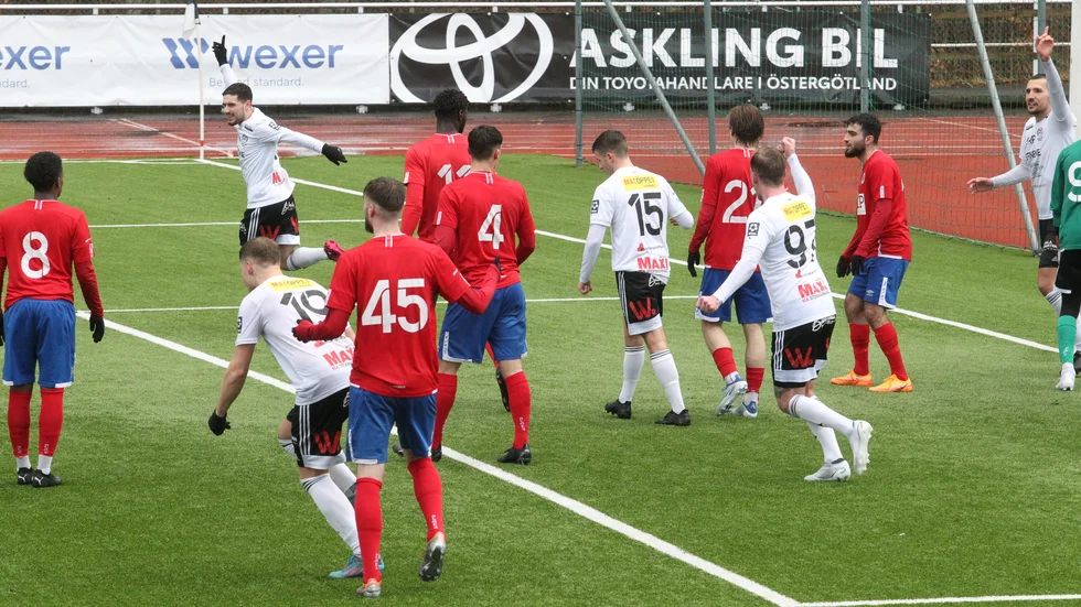 Motala AIF signalerar för mål. Alla mål som görs av Maif i norrettan i år kommer att kunna ses i direktsändning på MVT.se. Öst media sänder samtliga Maifmatcher i ettan även den här säsongen.