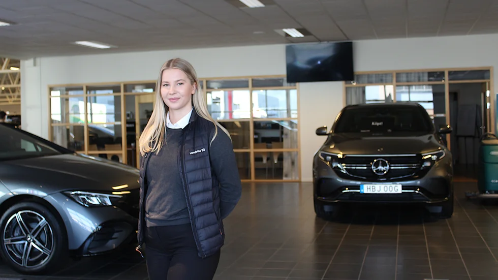 Bilförsäljaren Emma Ask ordnar en tjejkväll hos Landrins bil i Västervik den 30 mars. "Målsättningen är att kunna arrangera tjejkvällar en till två gånger om året framöver."