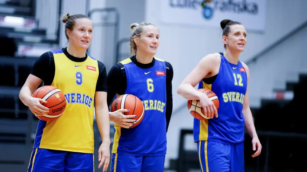 Stjärnor. Frida Eldebrink flankerad av systern Elin samt Anna Barthold.
