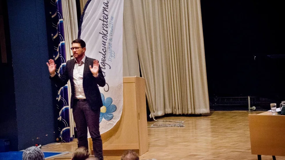 FULLT HUS. Jimmie Åkesson (SD) åkte ner under jord när han kom till Gällivare. Därefter talade han till ett närapå fullsatt Nordan i Malmberget.