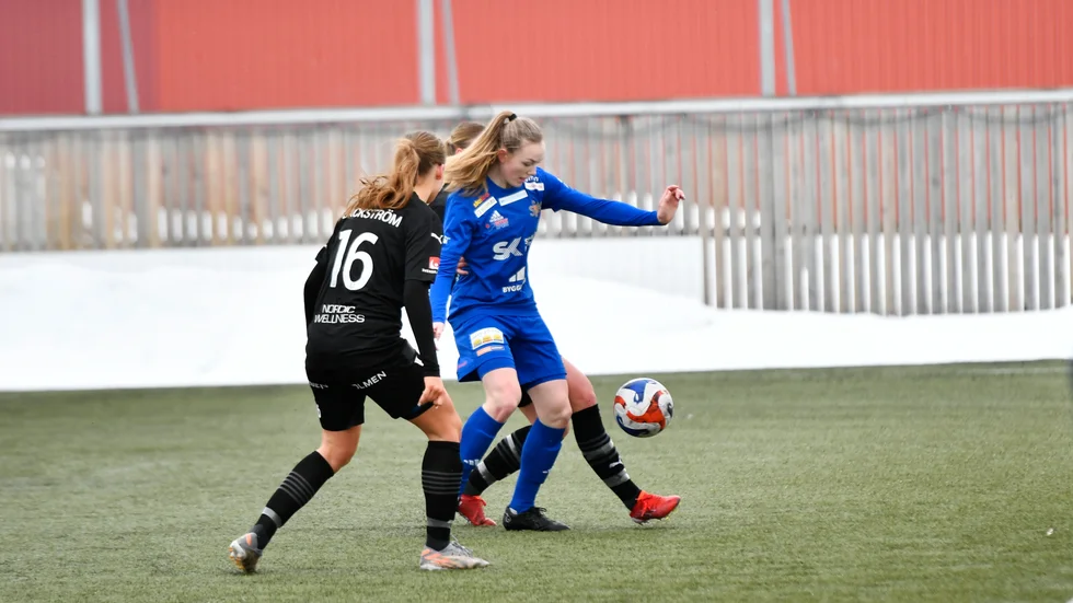 Lina Pettersson förlänger med Sunnanå och följer med upp i elitettan.