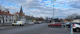 Cyklist påbackad av lastbil – föraren smet från platsen