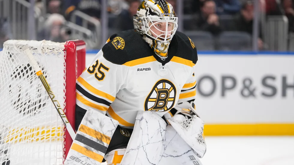 Boston Bruins svenske målvakt Linus Ullmark kunde fira sin hundrade NHL-seger efter vinsten mot Islanders natten mot torsdag.