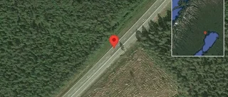 Lastbil stillastående på E4 - helt stopp i ett körfält