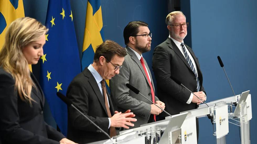De första hundra dagarna i Rosenbad har inneburit en brant politisk uppförsbacke för regeringen. 