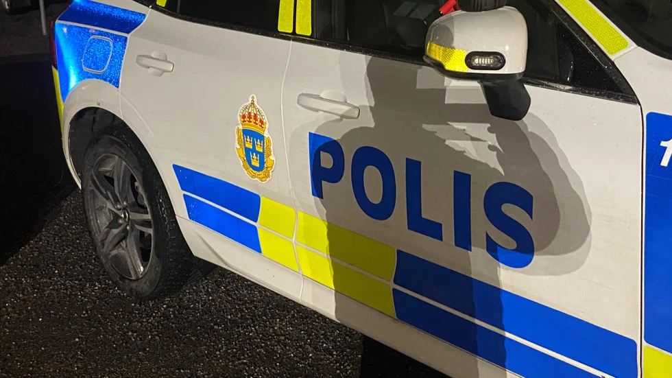 En man har hittats död i en bostad i Eskilstuna. En förundersökning om mord har inletts.