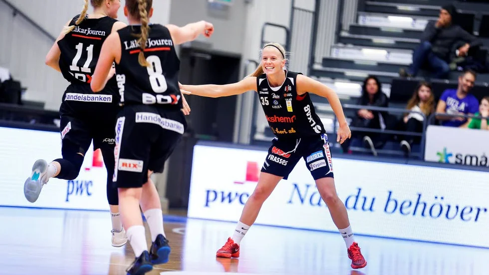 Underhållaren. Julie Vanloo höll hov i skrattmatchen mot Akropol och svarade för 19 poäng och 13 assist.
