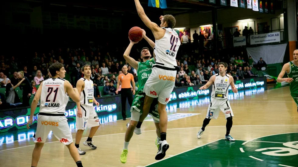 Förvirrat. ”Vi var som virriga hönor”, sa Adam Rönnqvist om försvaret efter matchen.