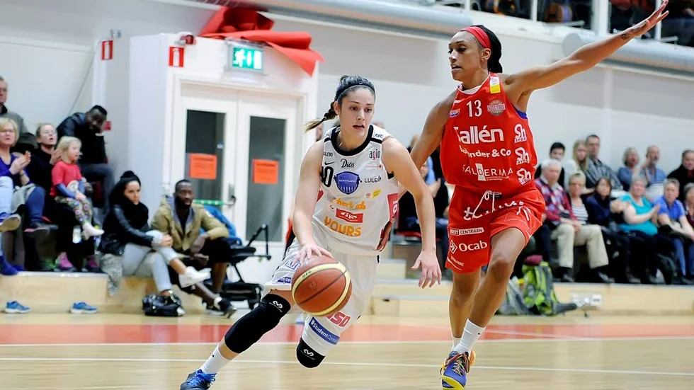 Dominant. Katie Bussey svarade för 38 poäng.