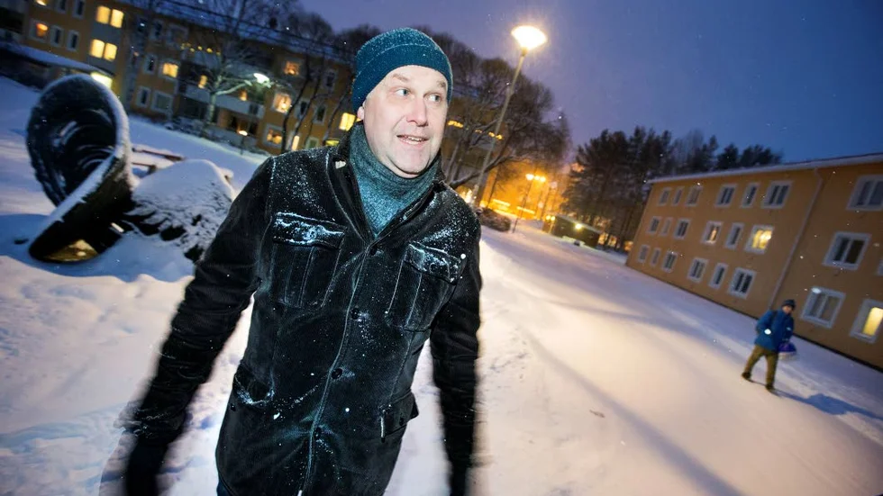 V-ledaren Jonas Sjöstedt besökte Tunastigen i Luleå i början av veckan.