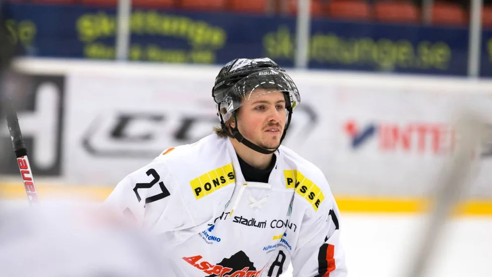 Deppigt 2. Simon Olsson tyckte att Asplöven sköt sig själva i??foten.