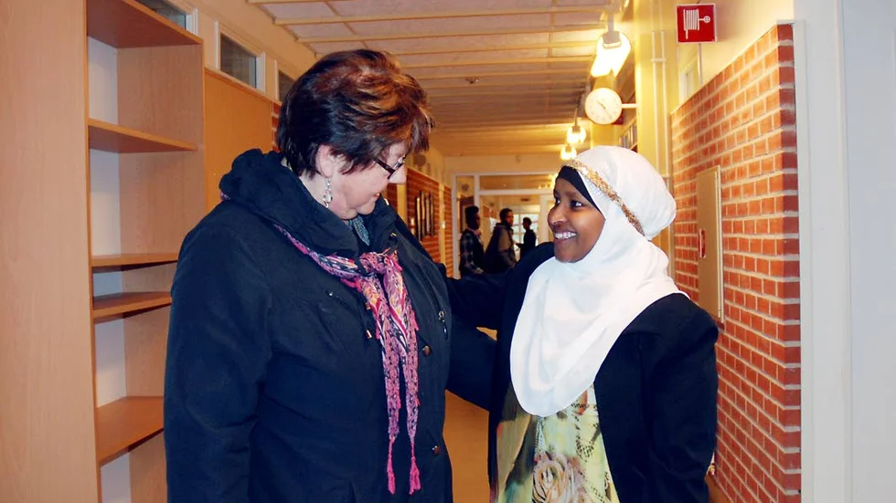 ÅTERSEENDE. Roni Farah Dahir blir jätteglad när hon stöter ihop med före detta läraren Eivy Blomdahl.