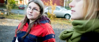 Gigantisk gruppkram för att rädda skolan