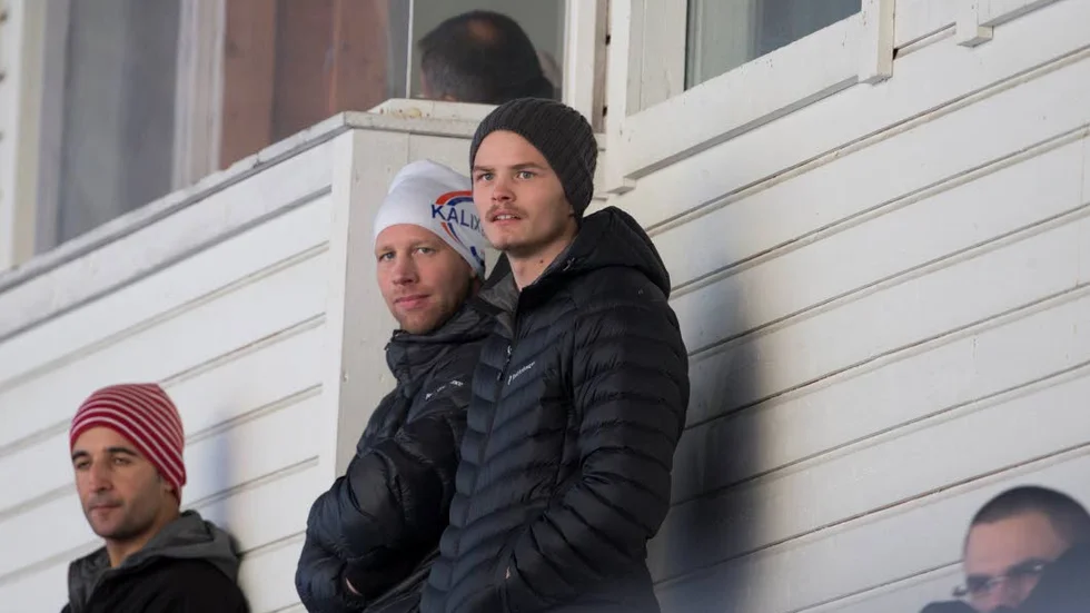 Premiären hotad. Kalix Bandys nyckelspelare Johan Sundqvist, till höger, är skadad och kan missa elitseriepremiären 
på fredag.