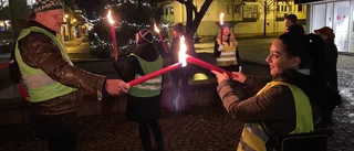 Fackeltåg manifesterade mot rasism: "Det är dags att agera" • Alla partier utom SD var med