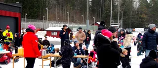  Folkfest på isen • Känner du igen någon i skridskovimlet? • Se video från Tjustvallen