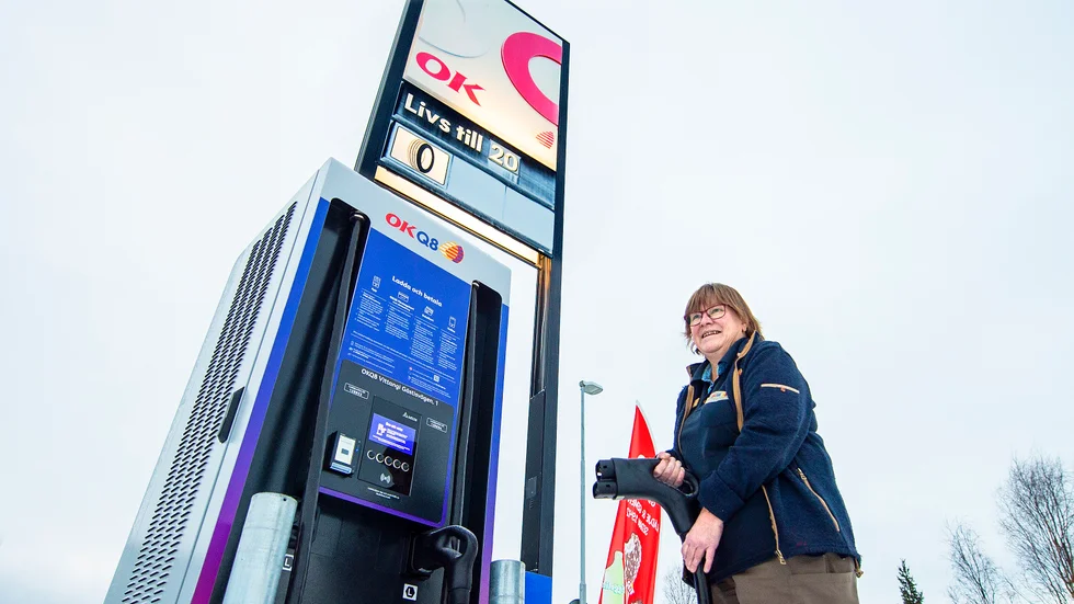 "Jag tänkte nog att vi här uppe skulle få vänta till sist", säger stationschefen Monica Oxenius som är glad att stationen i Vittangi fått elsnabbladdning.