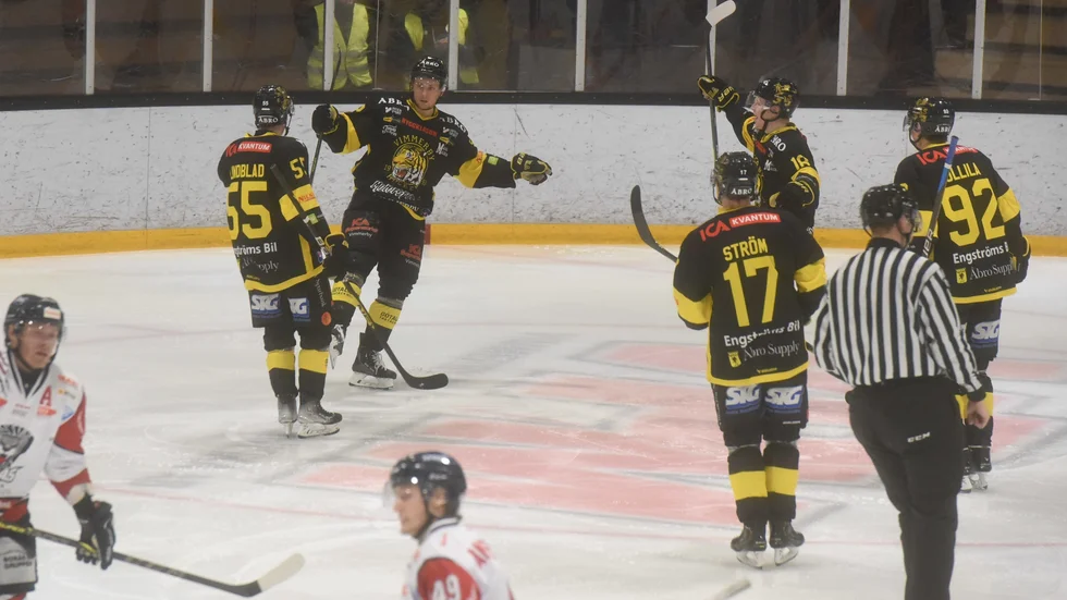 Oscar Gustafsson visade vägen med 1-0 för VH mot Borås.