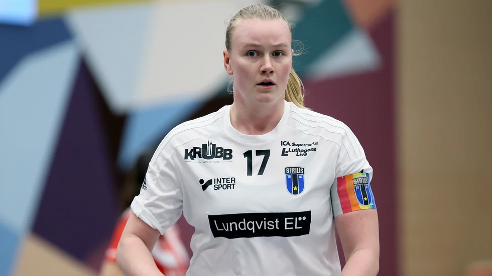 Klara Molin är lagkapten är krisande Sirius och känner ett ansvar i jakten på SSL-existensen.