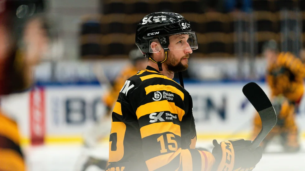 Melker Karlsson har funderat klart. Allt talar för att elitkarriären på hockeyrinken definitivt är över för Lyckselesonen.