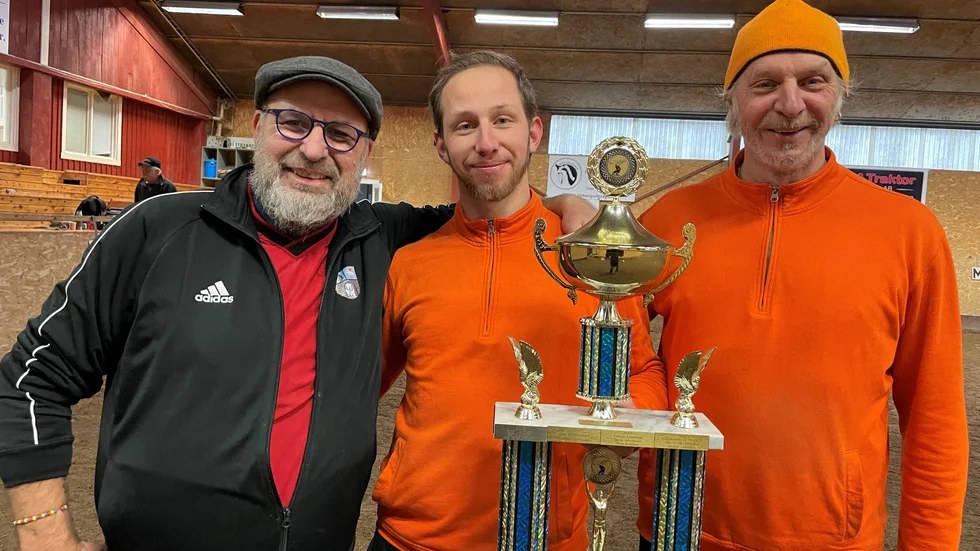Muldes Varpaklubbs segrande lag med från vänster Jan-Inge Ahlgren, Samuel Jakobsson och Janne Larsson. Det var deras tredje triumf i ”Mulde World Cup”.  