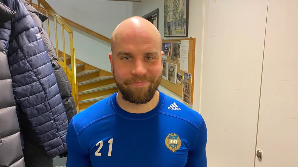 Jonas Enander, IFK Motalas bandyspelare, sprang Stockholm marathon på 3.39.