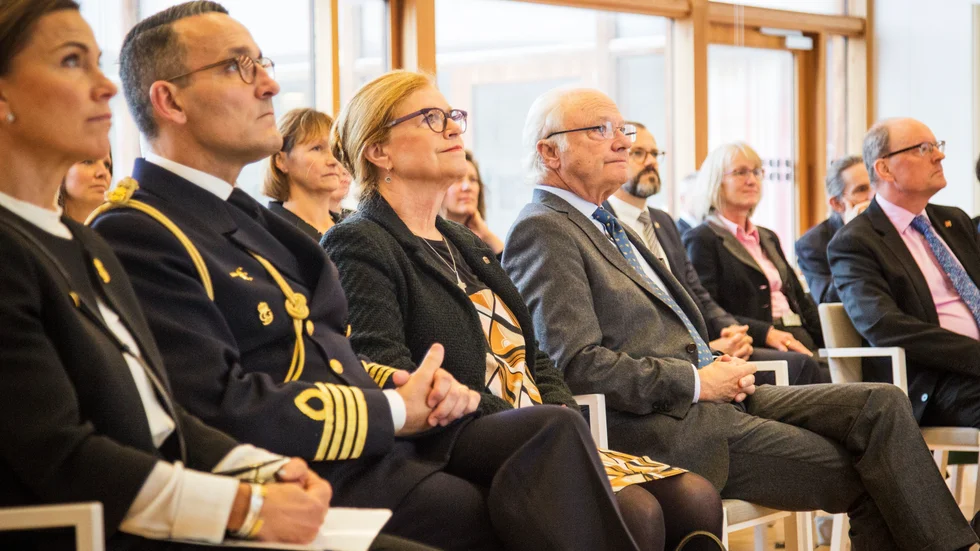 Cecilia Schelin Seidegård tillsammans med Kungen under ett av hans besök på Gotland 2018.