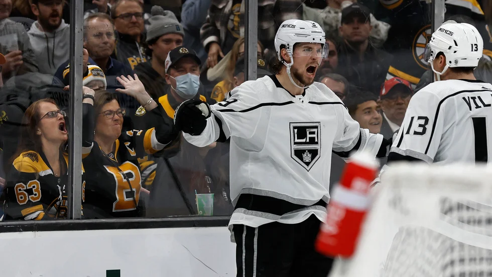 Adrian Kempe firar sitt andra mål, vilket tog matchen till förlängning.
