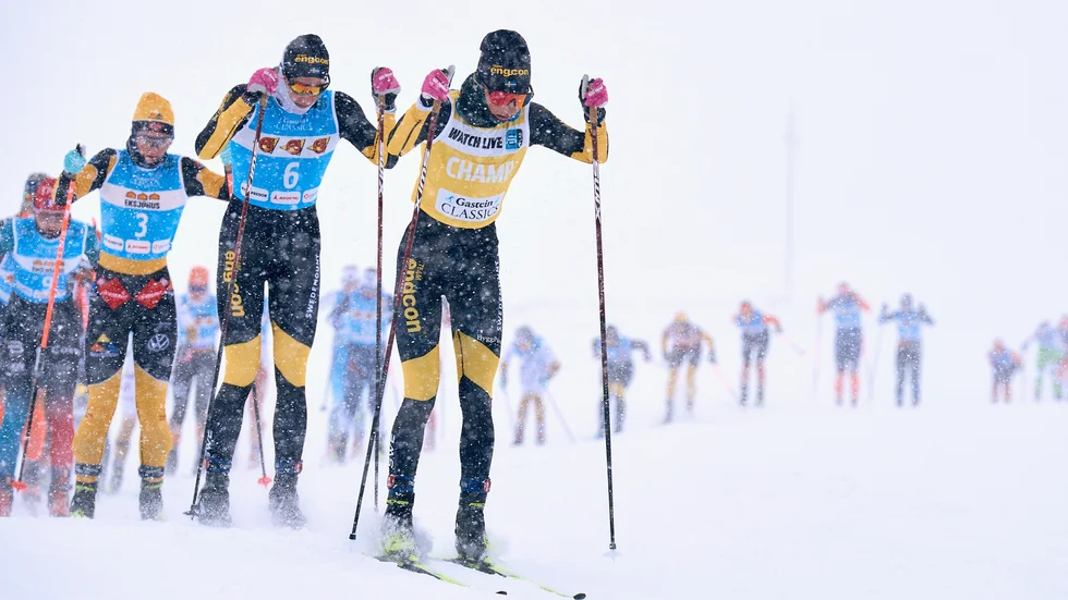 Åkare på led under långloppens världscup. 
