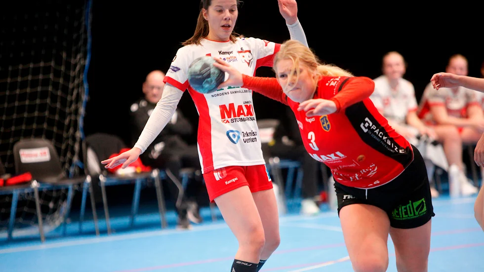 Sandra Åkerman och EHF tar emot eRPing i idrottshuset.