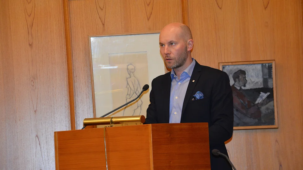 Bodens kommunalråd Claes Nordmark (S) pratade om att våga satsa trots röda siffror i talarstolen.