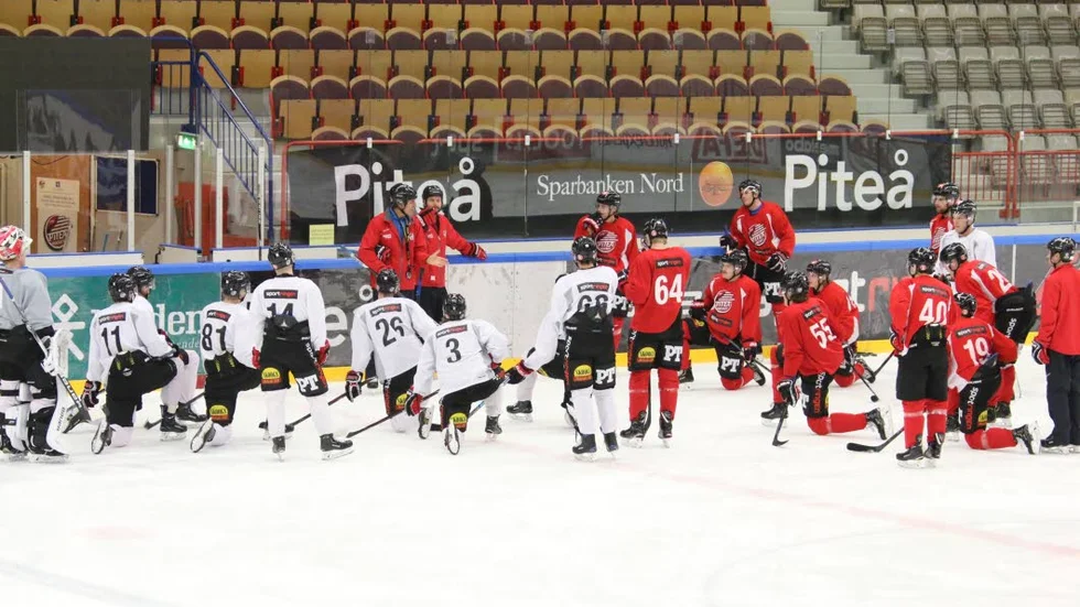Piteå Hockey genomförde sin träning utan den 40-årige profilen Per Ledin på isen.