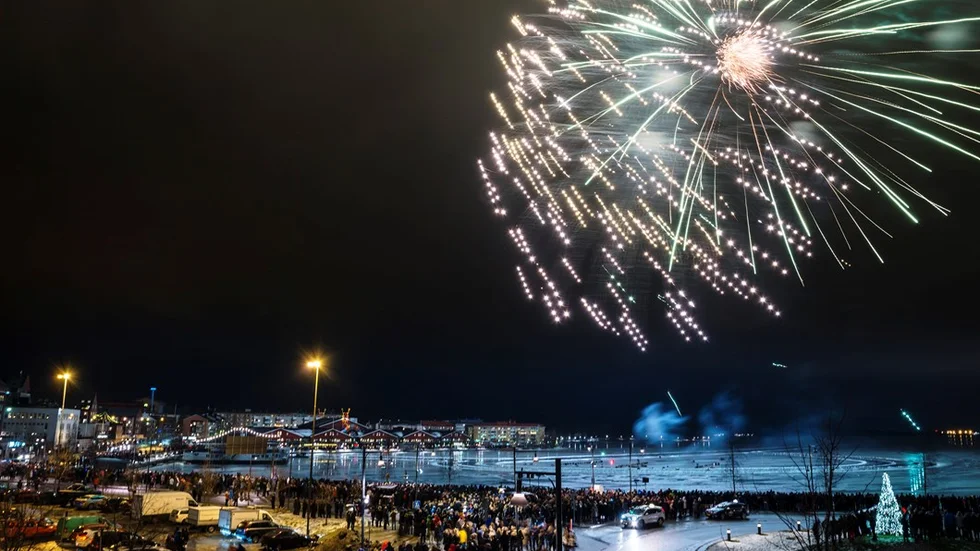 Nytt år. Luleå kommun bjöd traditionsenligt på ett sprakande fyrverkeri för att fira in det nya året.
